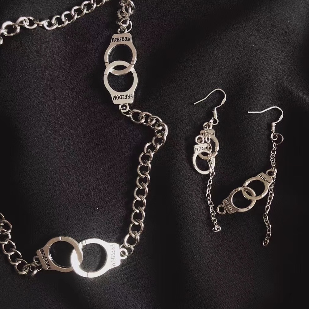 Silver handcuffs necklace（the left one）